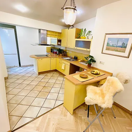 Penthouse With Private Rooftop Apartamento